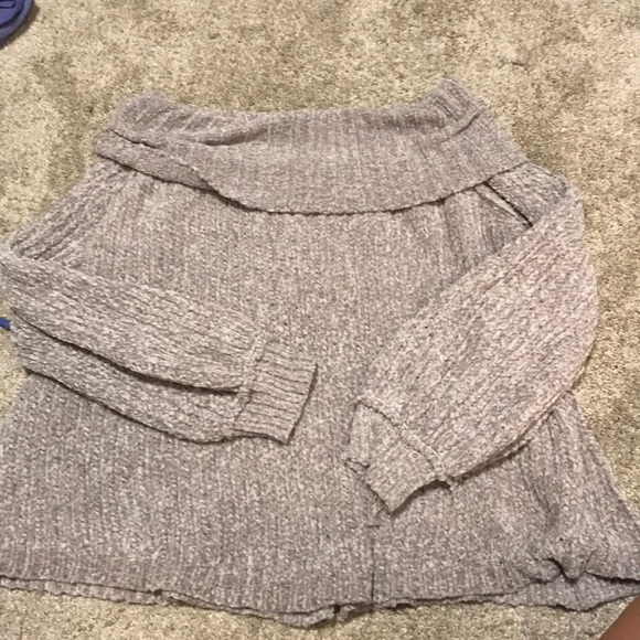 Sweaters - Scoop neck sweater